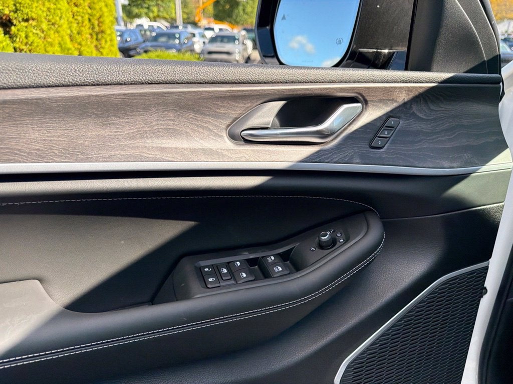 2027 Jeep Grand Cherokee Limited Reserve