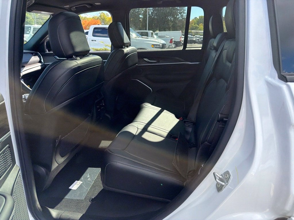 2027 Jeep Grand Cherokee Limited Reserve