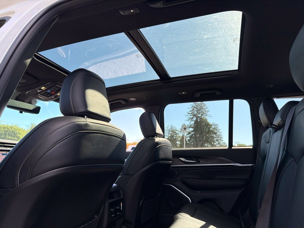 2027 Jeep Grand Cherokee Limited Reserve