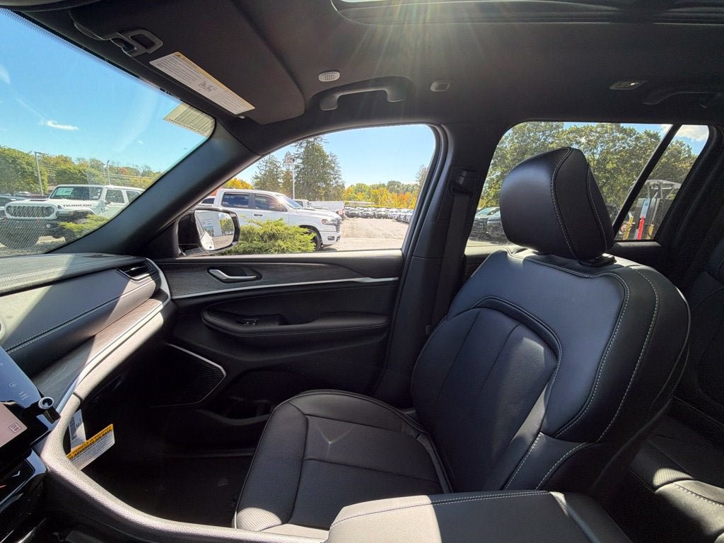 2027 Jeep Grand Cherokee Limited Reserve