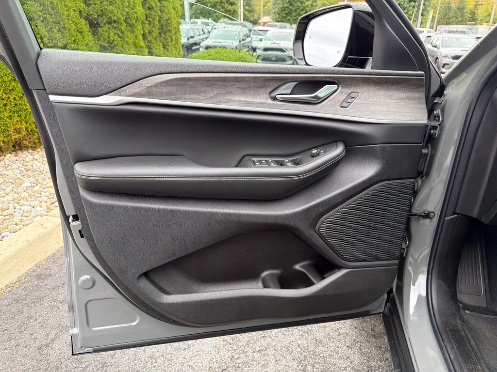 2027 Jeep Grand Cherokee Limited