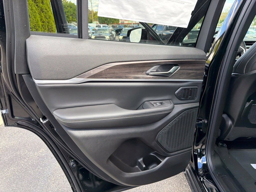 2027 Jeep Grand Cherokee Limited