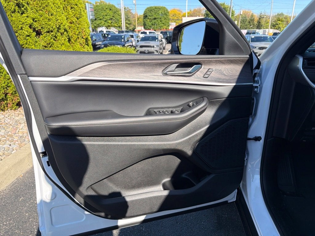 2027 Jeep Grand Cherokee Limited