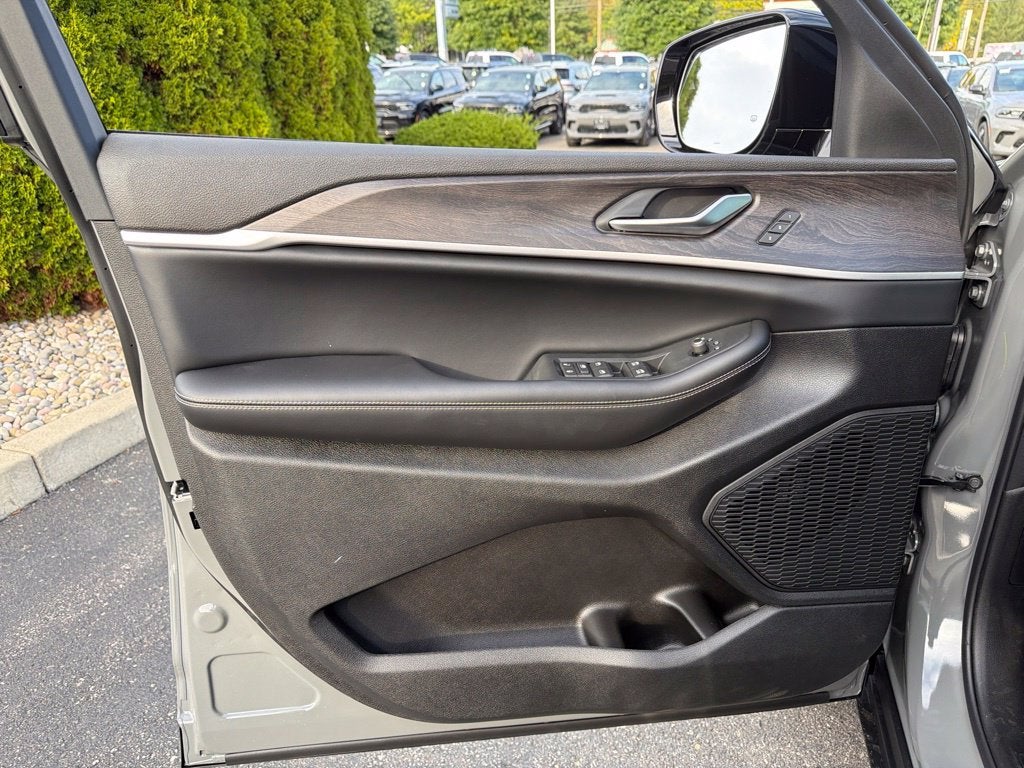 2027 Jeep Grand Cherokee Limited