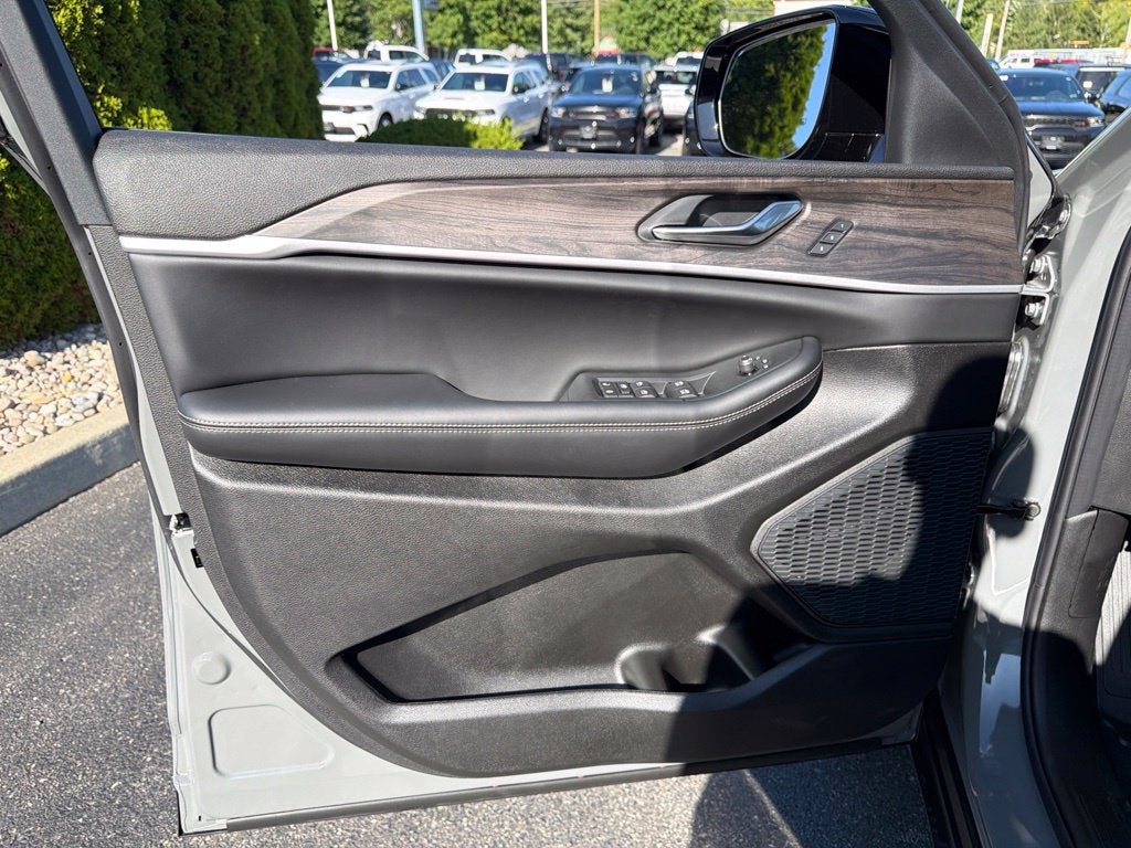 2027 Jeep Grand Cherokee Limited