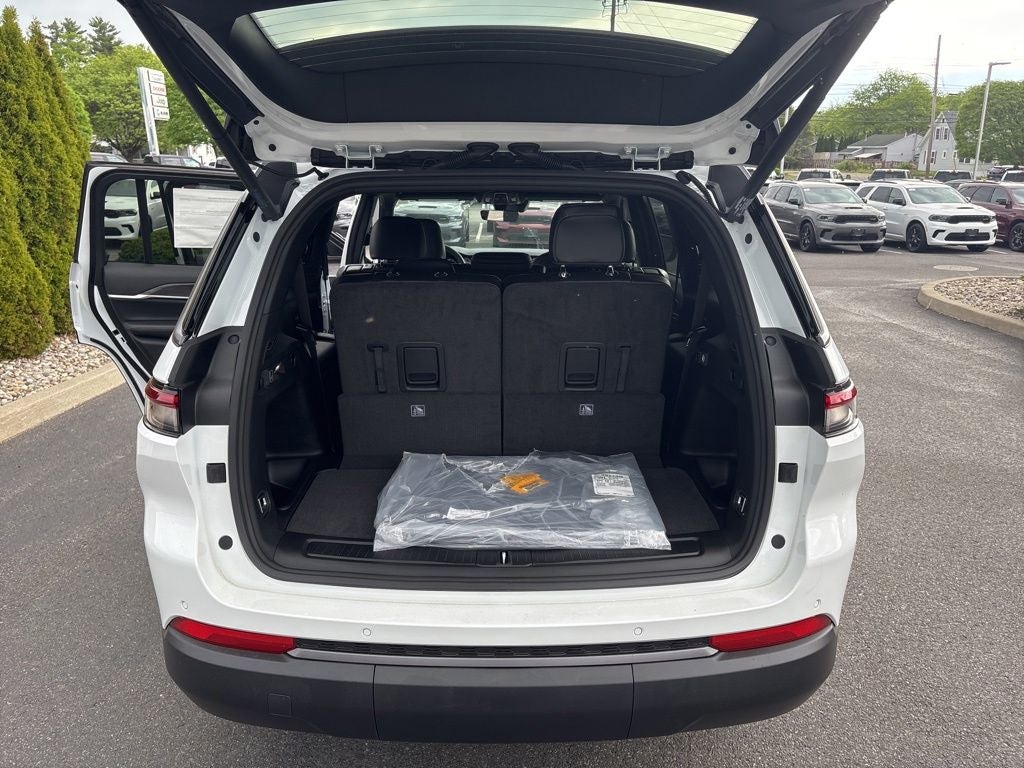 2026 Jeep Grand Cherokee L Laredo