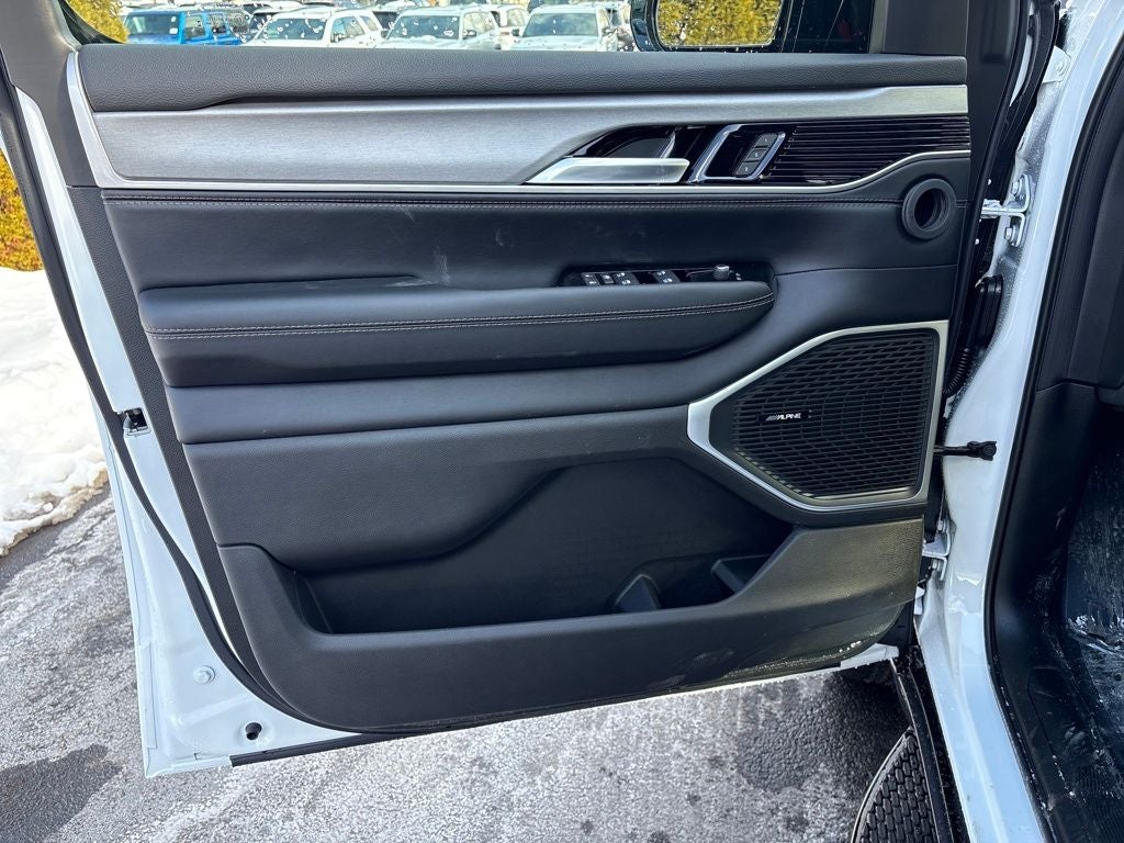 2026 Jeep Grand Wagoneer Base