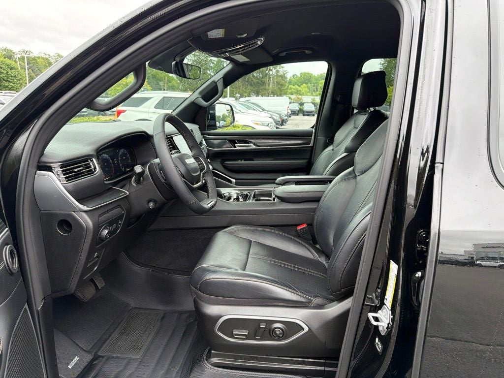 2023 Jeep Wagoneer Base
