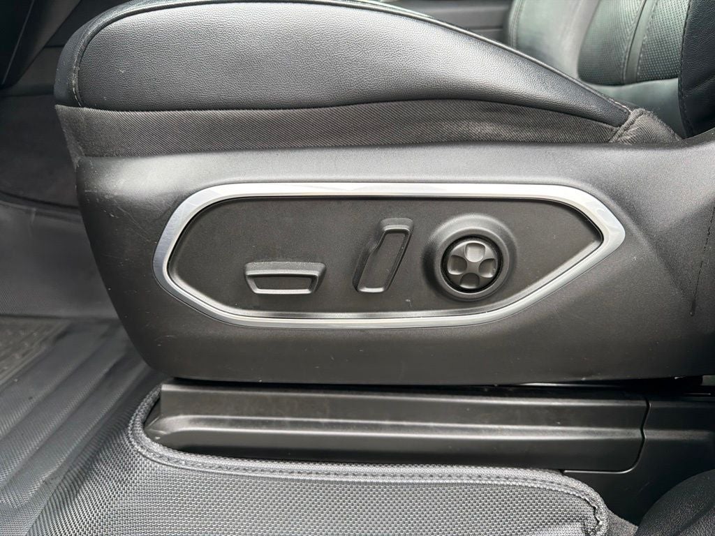 2023 Jeep Wagoneer Base