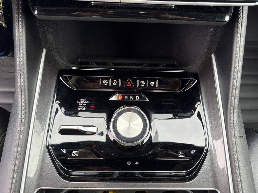 2023 Jeep Wagoneer Base