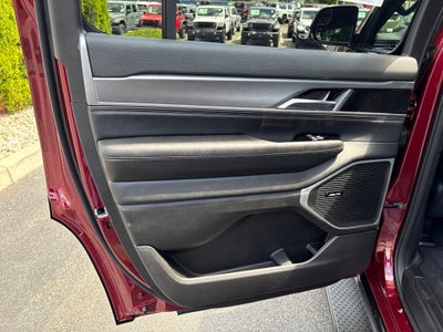 2026 Jeep Grand Wagoneer Base