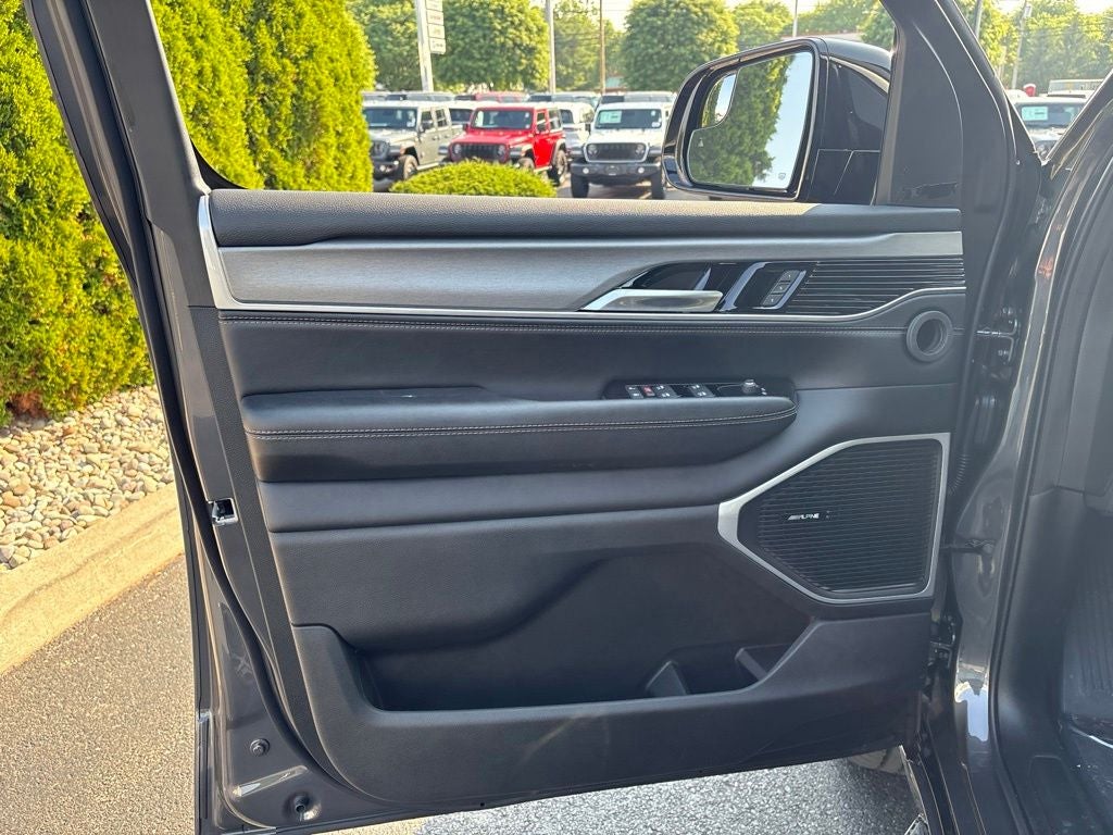 2026 Jeep Grand Wagoneer Base