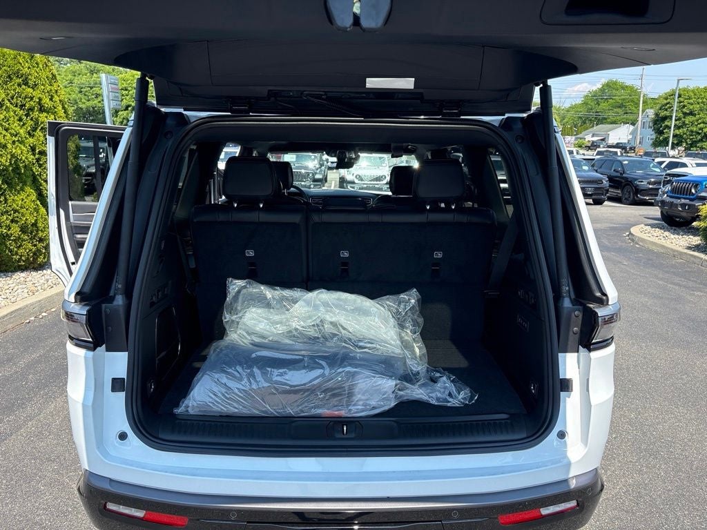 2026 Jeep Grand Wagoneer Base