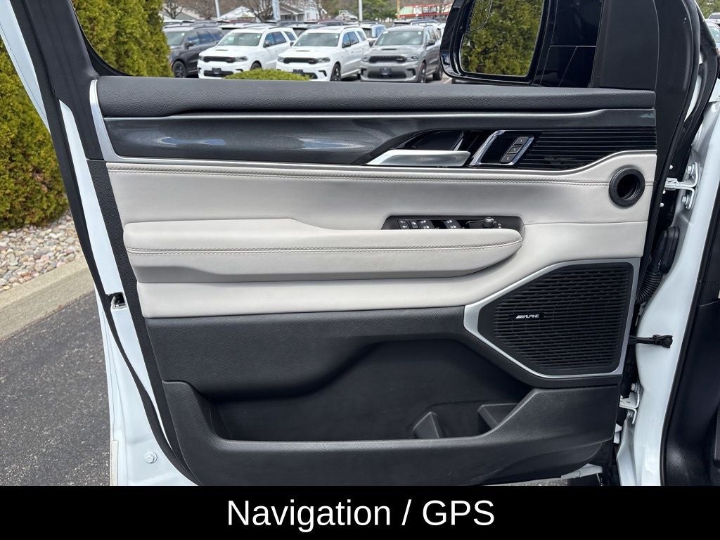 2023 Jeep Wagoneer Base