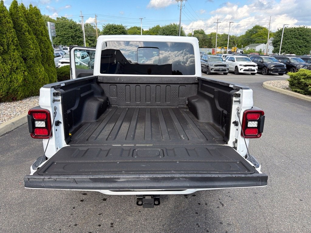 2022 Jeep Gladiator Overland