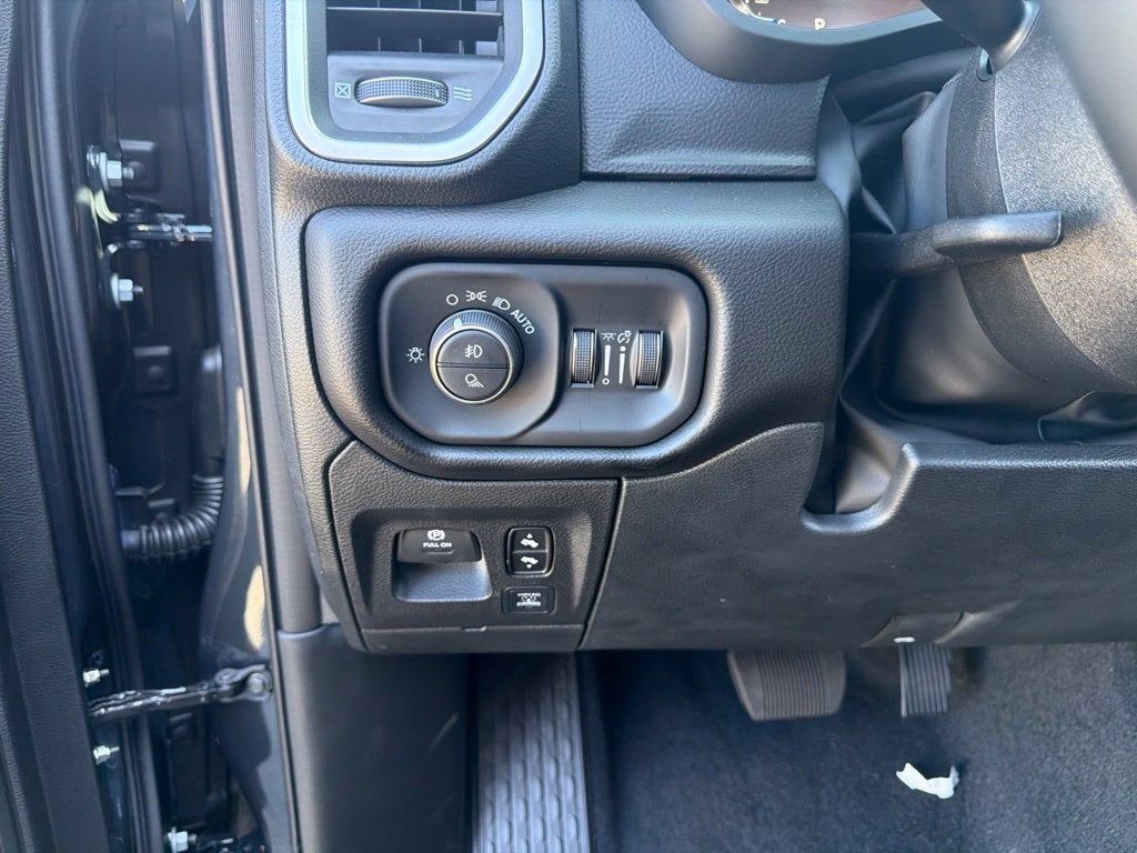 2027 RAM 1500 Big Horn/Lone Star 4D Crew Cab