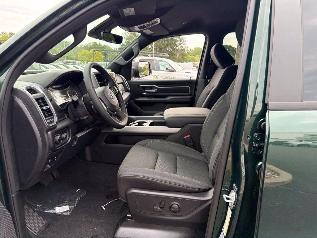 2027 RAM 1500 Big Horn/Lone Star 4D Crew Cab