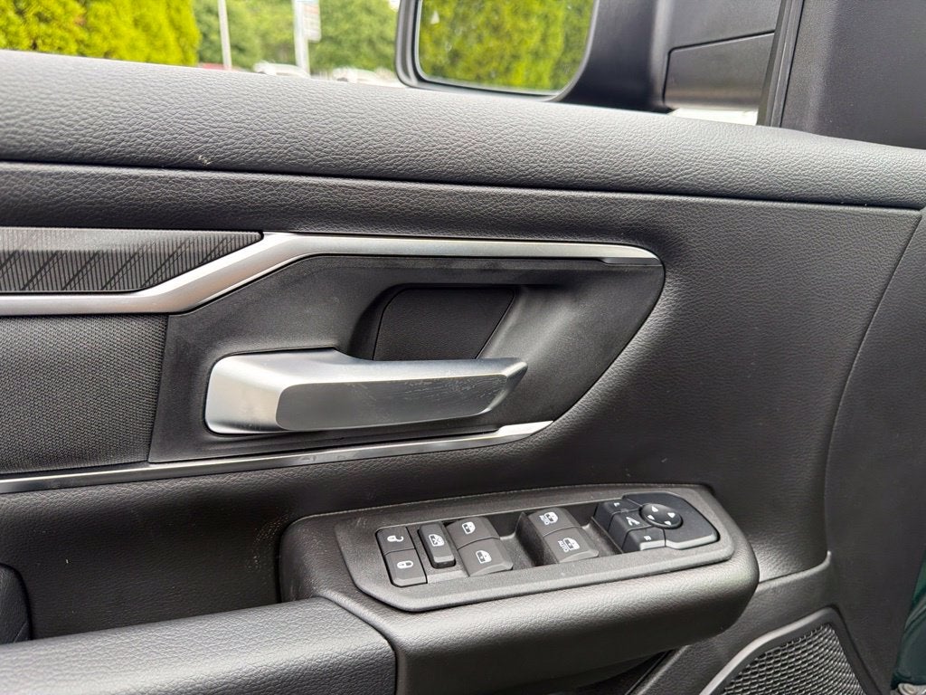 2027 RAM 1500 Big Horn/Lone Star 4D Crew Cab