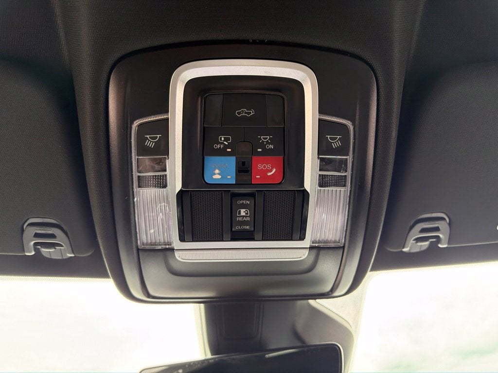 2027 RAM 1500 Big Horn/Lone Star 4D Crew Cab