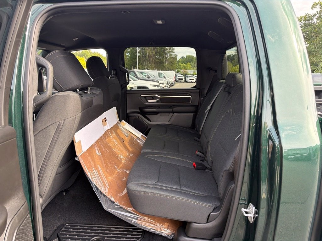 2027 RAM 1500 Big Horn/Lone Star 4D Crew Cab