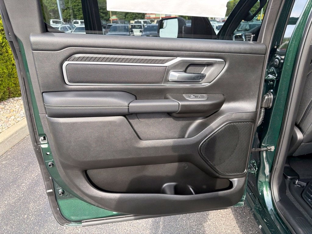 2027 RAM 1500 Big Horn/Lone Star 4D Crew Cab