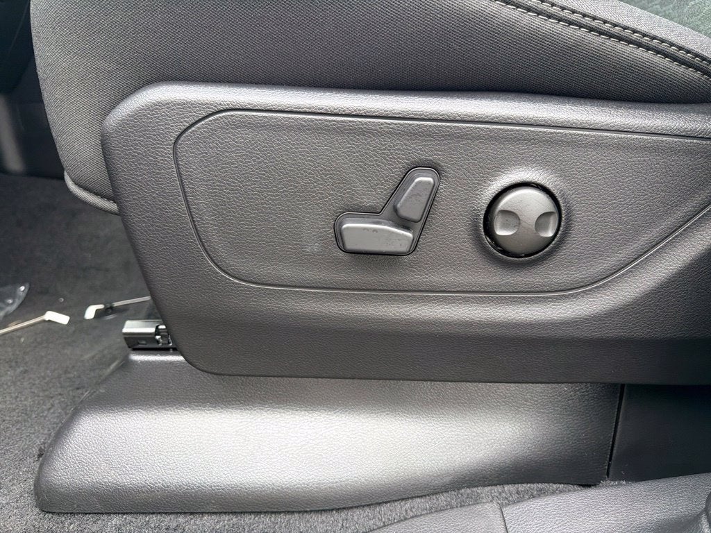 2027 RAM 1500 Big Horn/Lone Star 4D Crew Cab