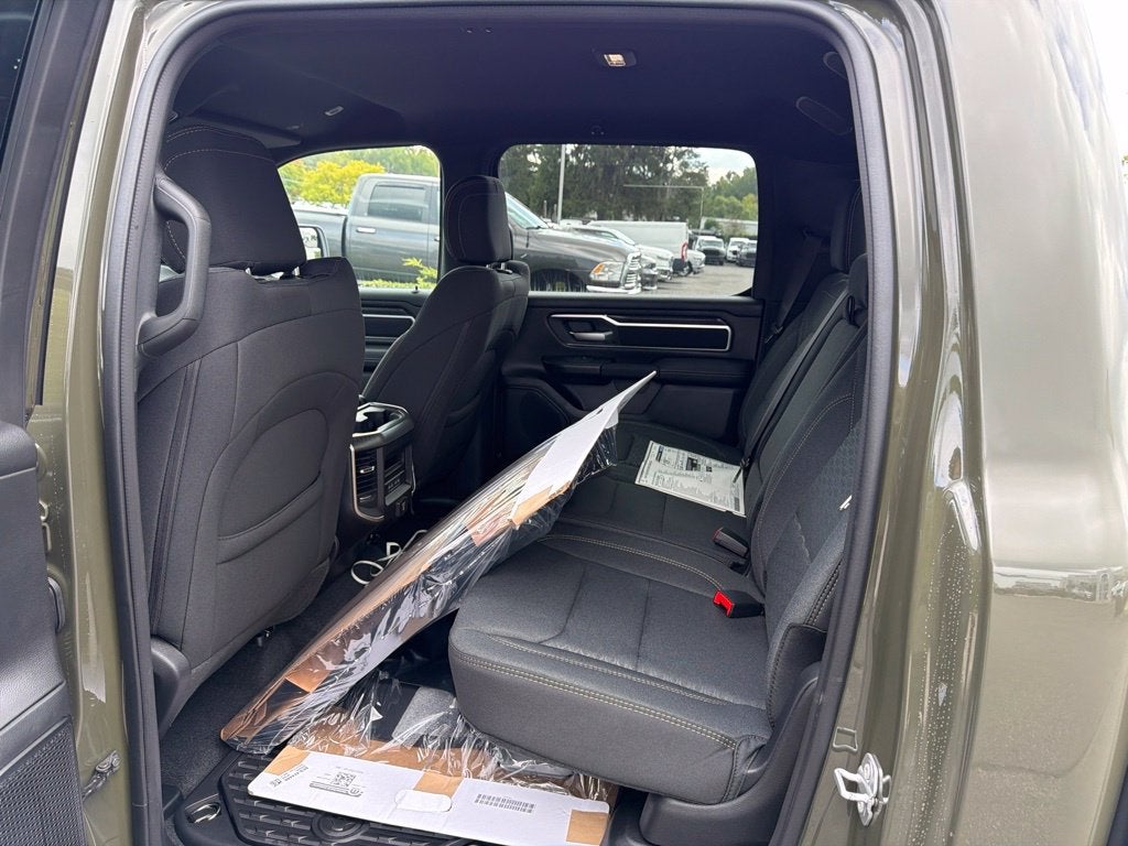 2027 RAM 1500 Big Horn/Lone Star 4D Crew Cab