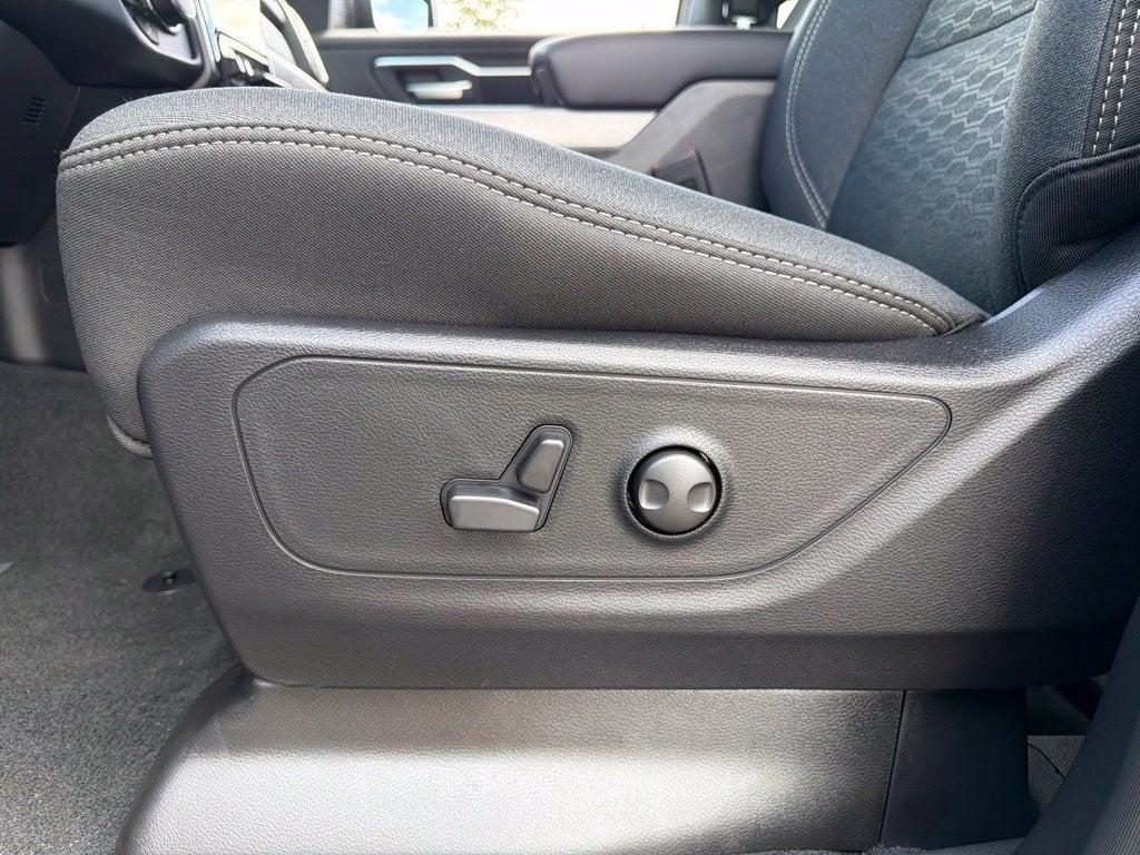 2027 RAM 1500 Big Horn/Lone Star 4D Crew Cab