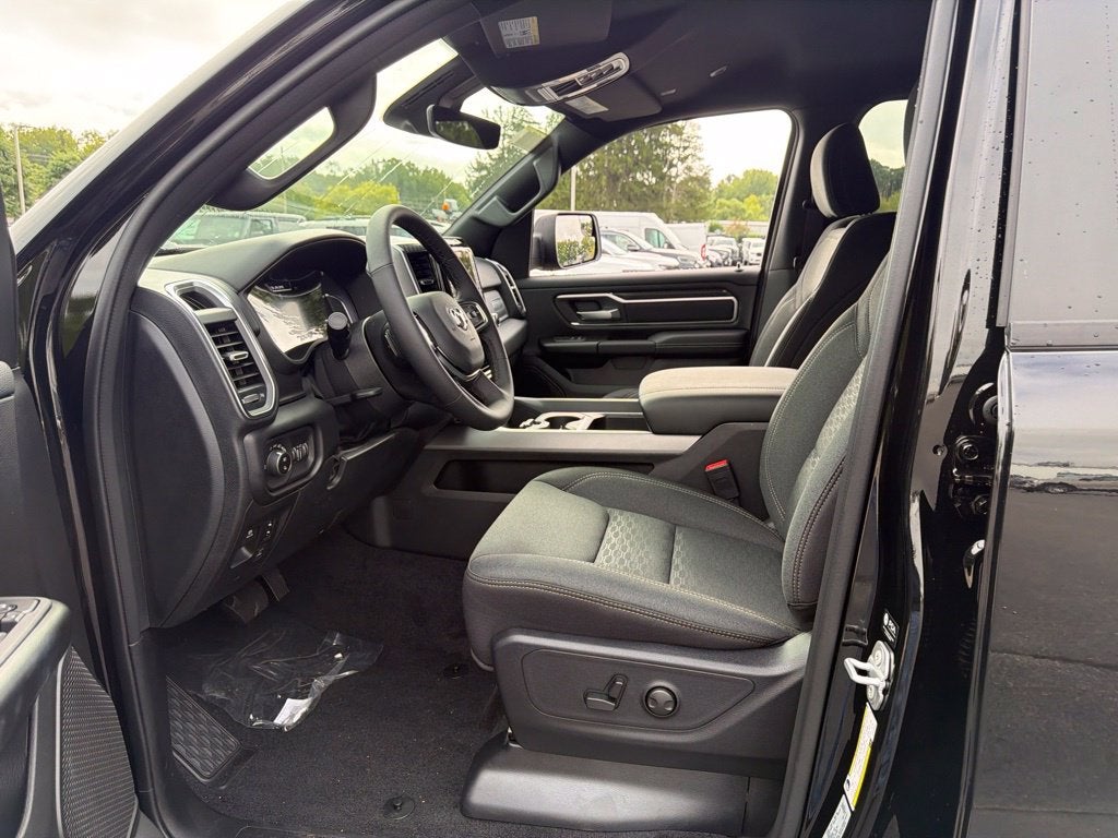 2027 RAM 1500 Big Horn/Lone Star 4D Crew Cab