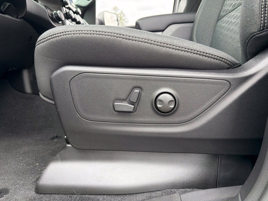 2027 RAM 1500 Big Horn/Lone Star 4D Crew Cab