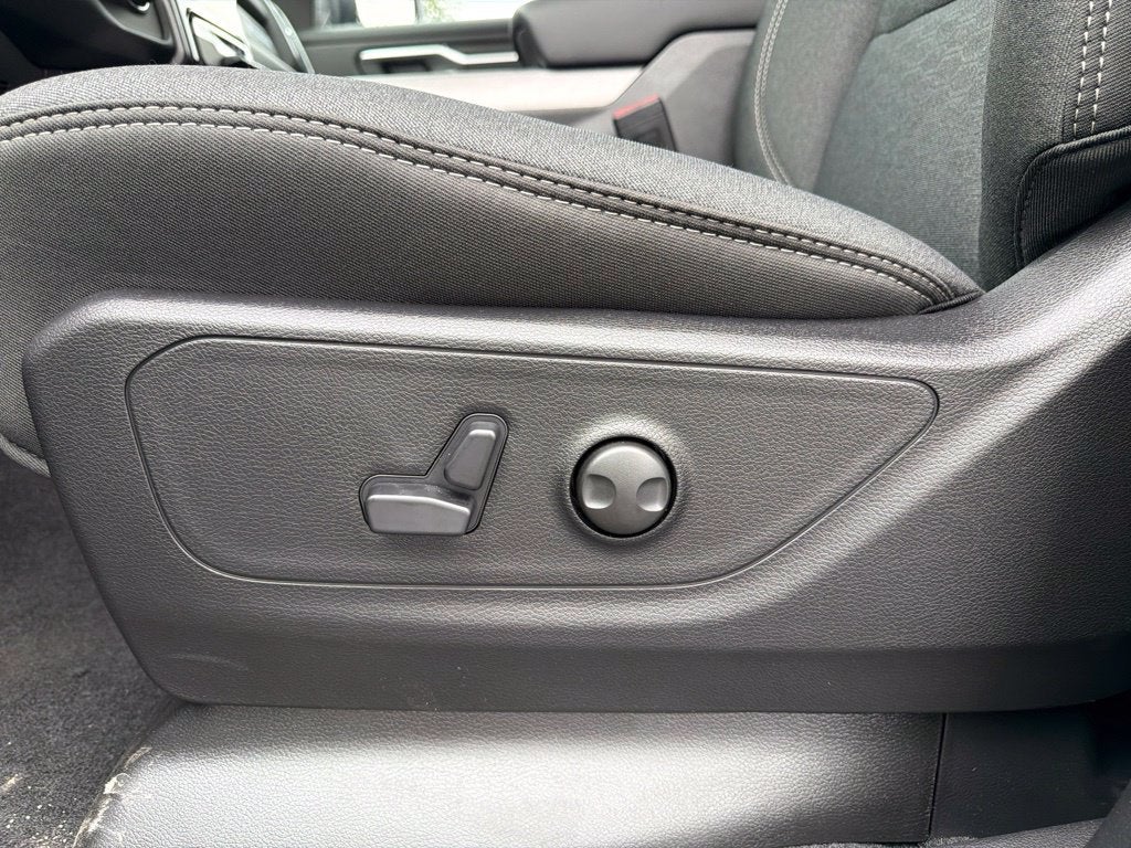 2027 RAM 1500 Big Horn/Lone Star 4D Crew Cab