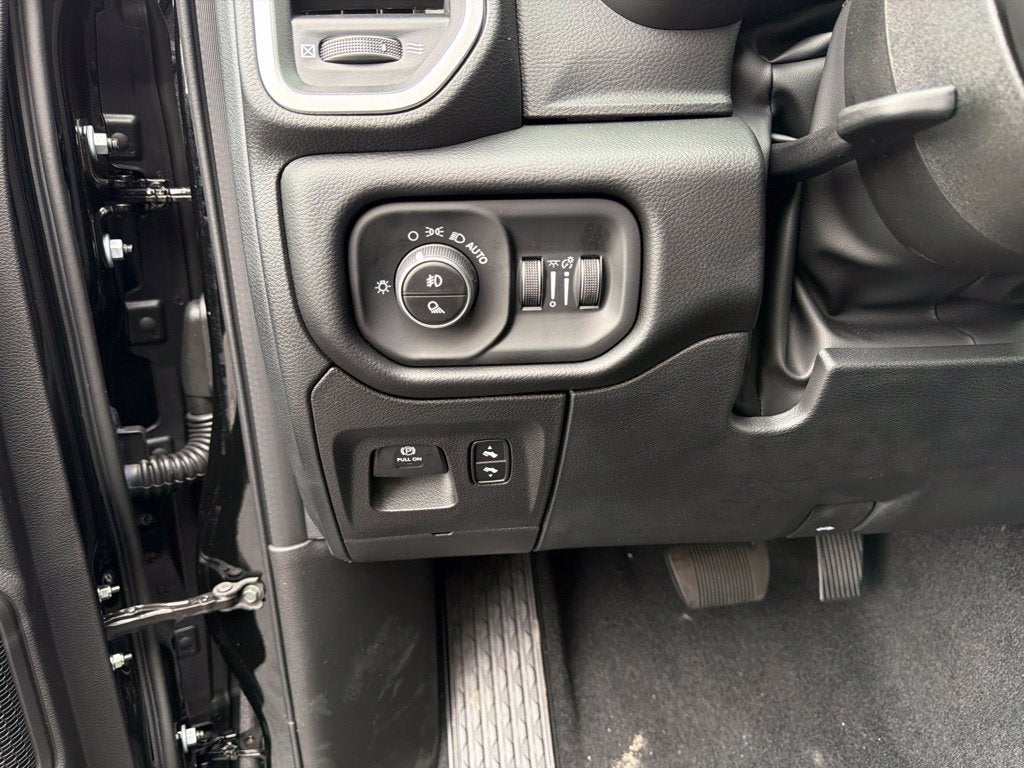 2027 RAM 1500 Big Horn/Lone Star 4D Crew Cab
