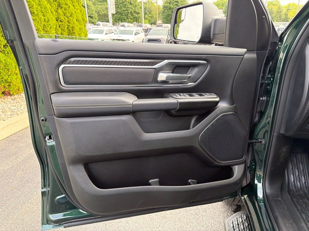 2027 RAM 1500 Big Horn/Lone Star 4D Crew Cab
