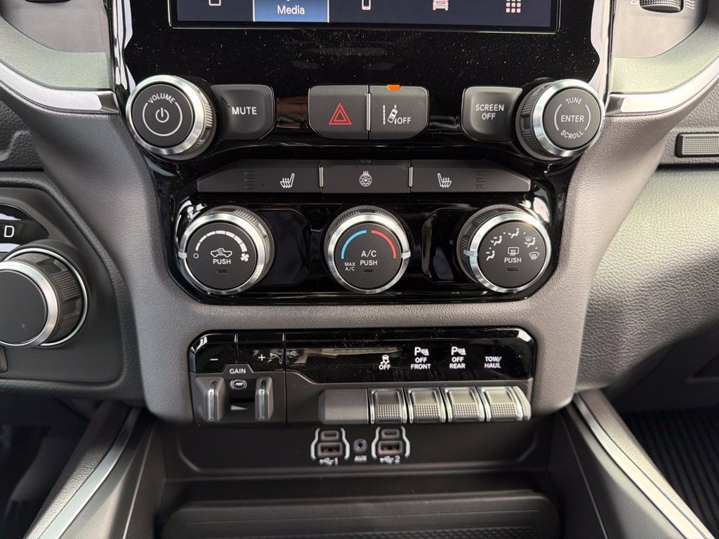 2027 RAM 1500 Big Horn/Lone Star 4D Crew Cab