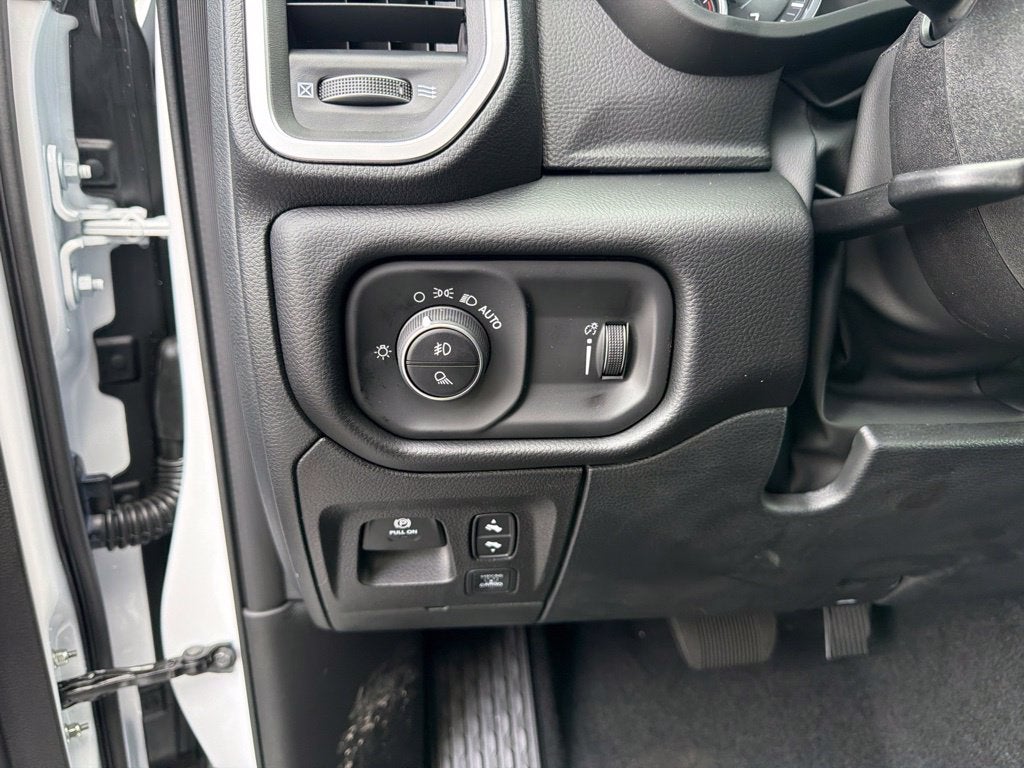 2027 RAM 1500 Big Horn/Lone Star 4D Crew Cab