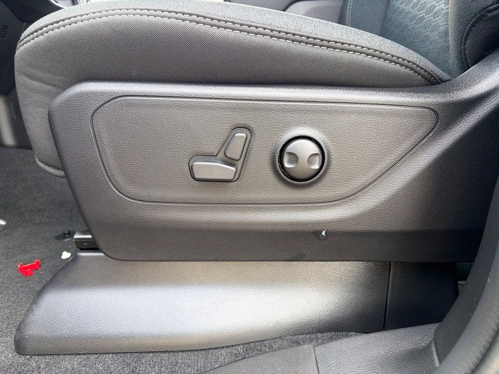 2027 RAM 1500 Big Horn/Lone Star 4D Crew Cab