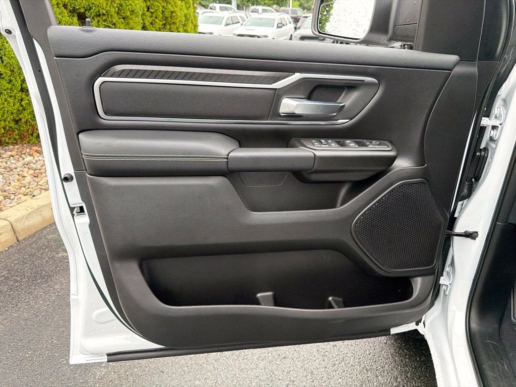 2027 RAM 1500 Big Horn/Lone Star 4D Crew Cab