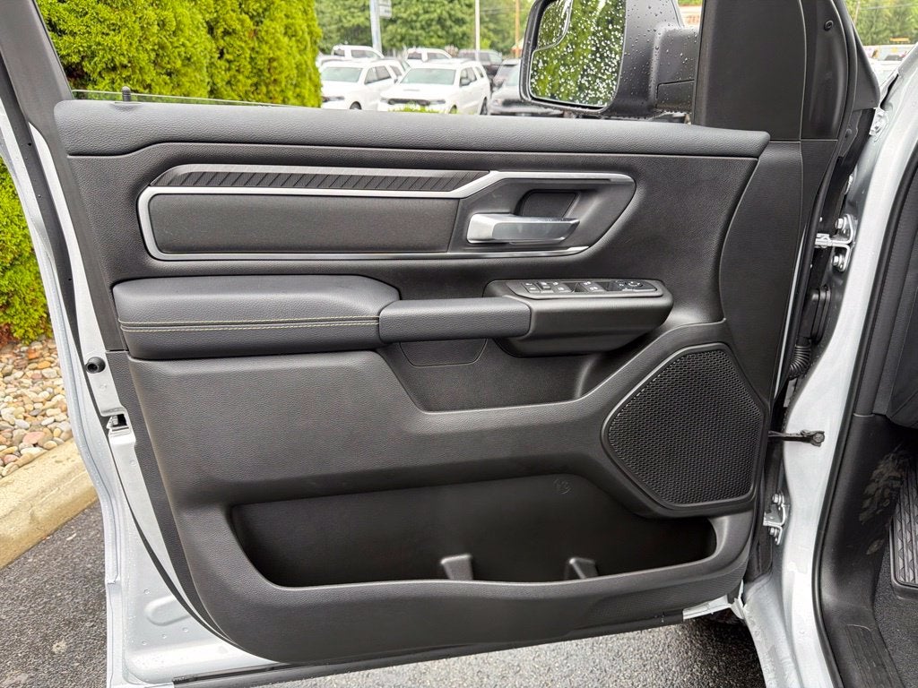 2027 RAM 1500 Big Horn/Lone Star 4D Crew Cab