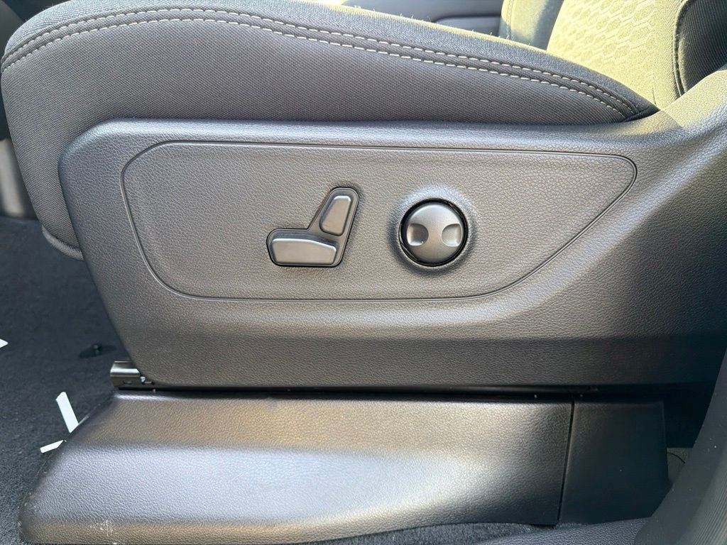 2027 RAM 1500 Big Horn/Lone Star 4D Crew Cab