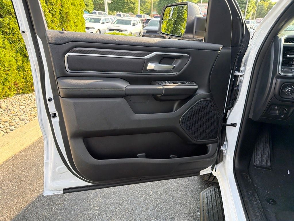2027 RAM 1500 Big Horn/Lone Star 4D Crew Cab