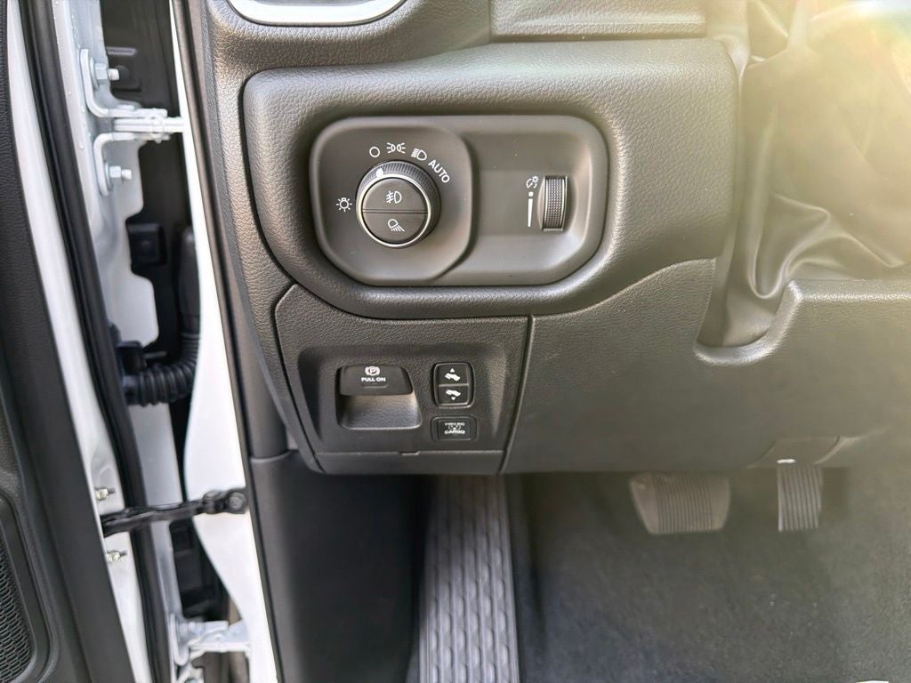 2027 RAM 1500 Big Horn/Lone Star 4D Crew Cab