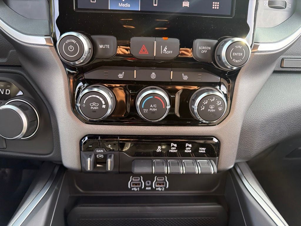 2027 RAM 1500 Big Horn/Lone Star 4D Crew Cab