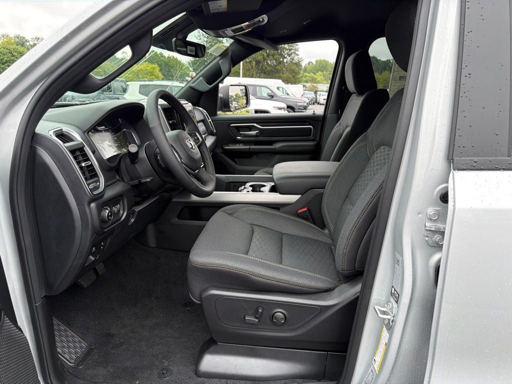 2027 RAM 1500 Big Horn/Lone Star 4D Crew Cab