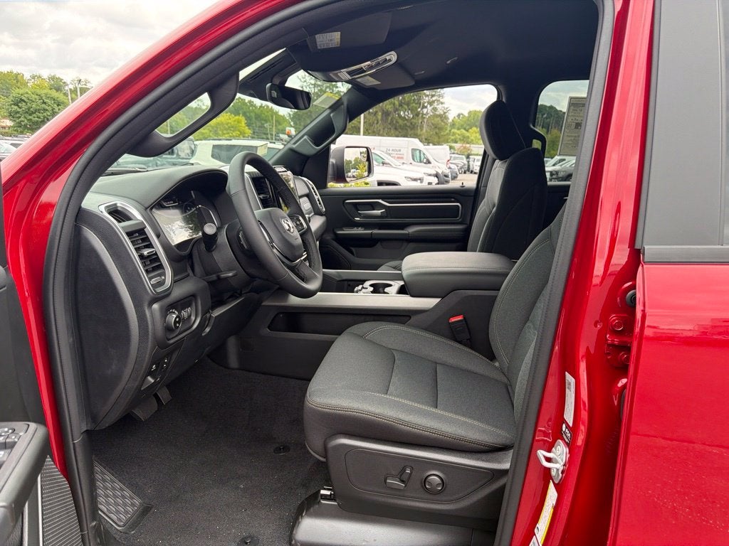 2027 RAM 1500 Big Horn/Lone Star 4D Crew Cab