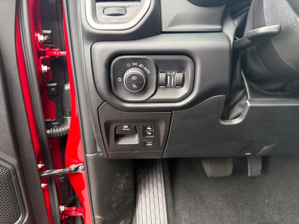 2027 RAM 1500 Big Horn/Lone Star 4D Crew Cab