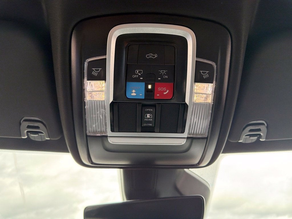 2027 RAM 1500 Big Horn/Lone Star 4D Crew Cab