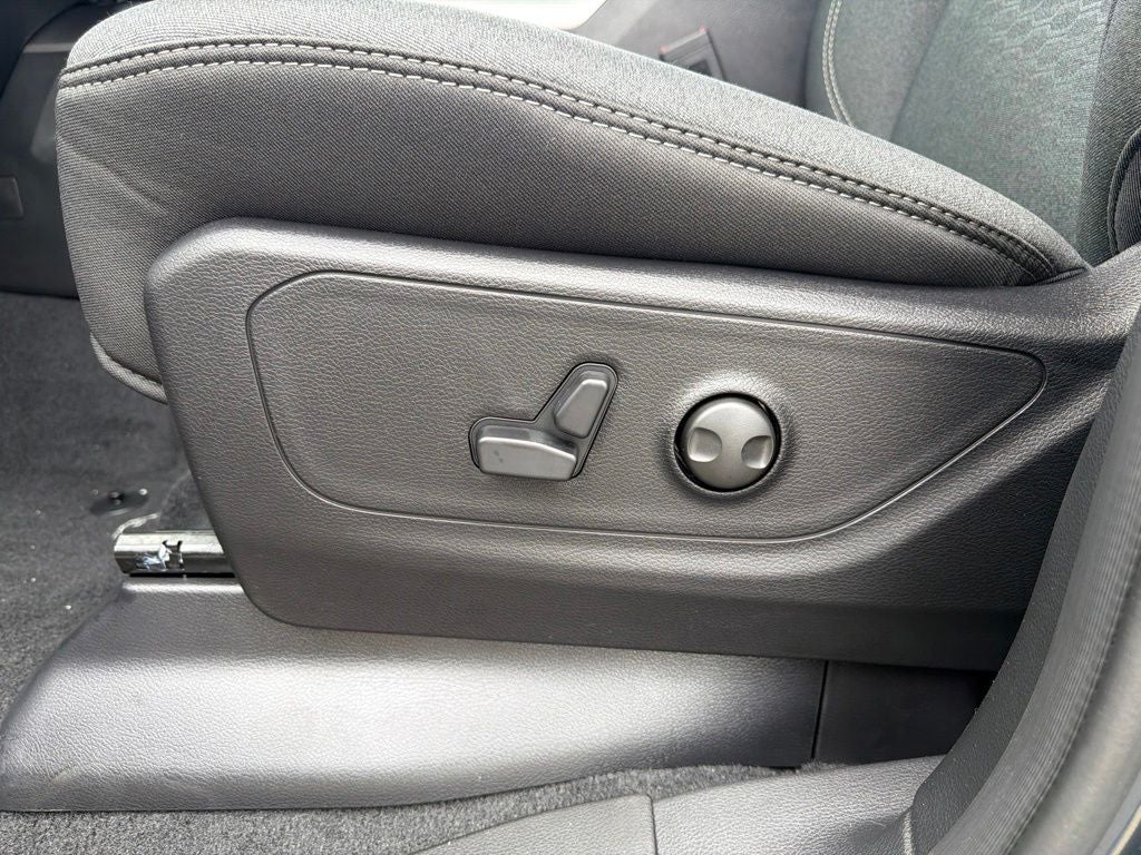 2027 RAM 1500 Big Horn/Lone Star 4D Crew Cab