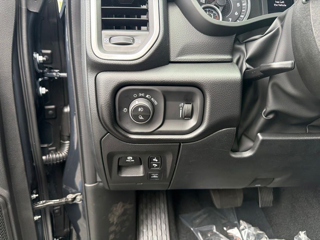 2027 RAM 1500 Big Horn/Lone Star 4D Crew Cab