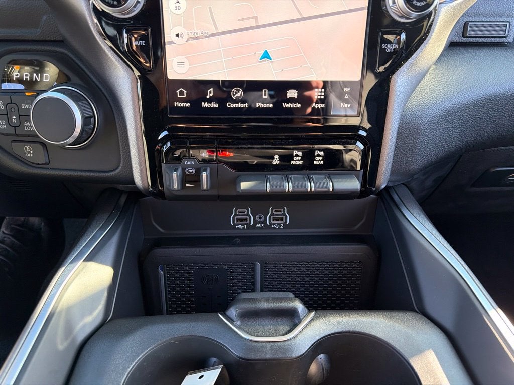 2027 RAM 1500 Big Horn/Lone Star 4D Crew Cab