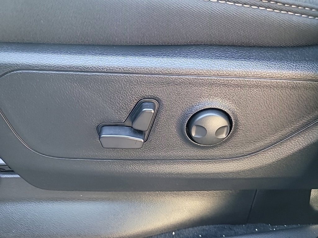 2027 RAM 1500 Big Horn/Lone Star 4D Crew Cab